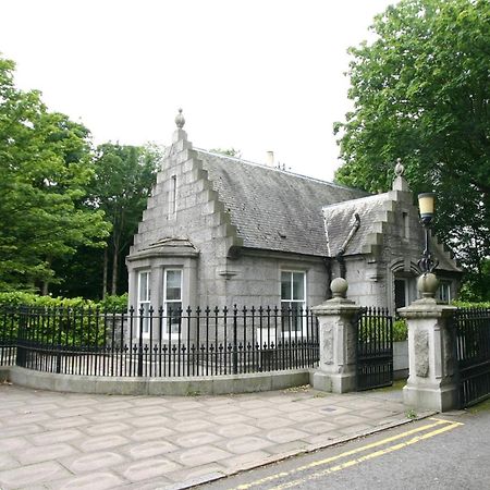 Historic Baronial Lodge With Parking, Aberdeen City Centre Exterior foto