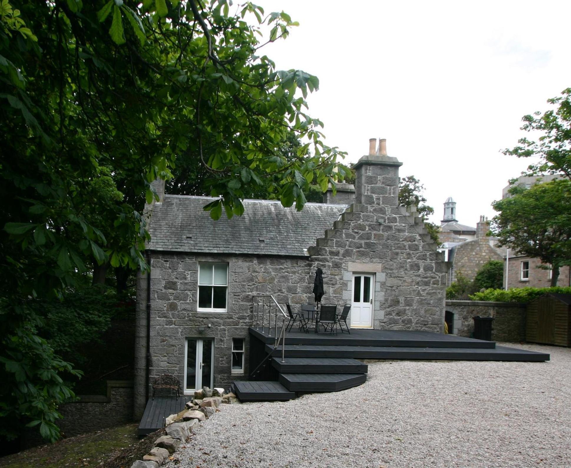 Historic Baronial Lodge With Parking, Aberdeen City Centre Exterior foto